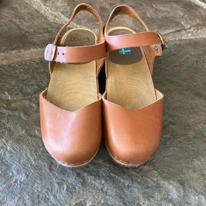 MIA Sofia luggage leather clogs